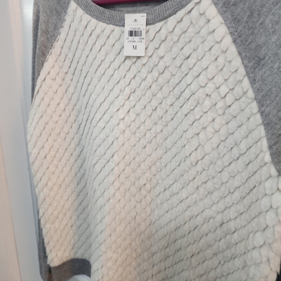 Ann Taylor Faux Bird feather sweater - Picture 2 of 6